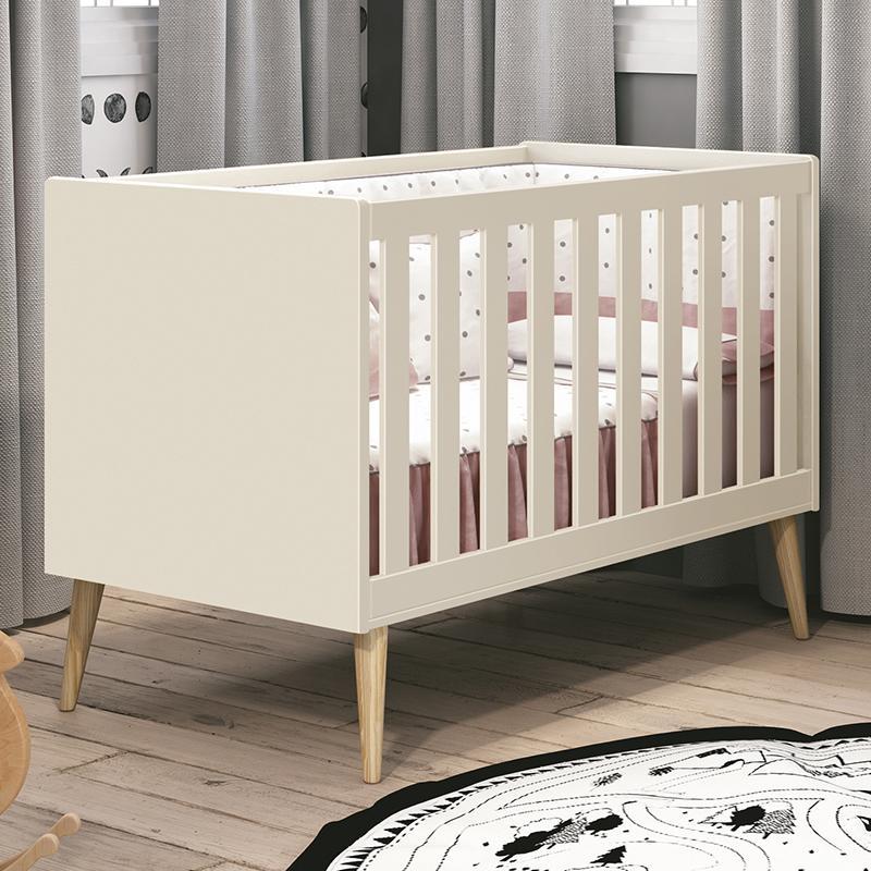 Berço Mini Cama Theo Areia Fosco com Pés Madeira Natural - Reller Móveis