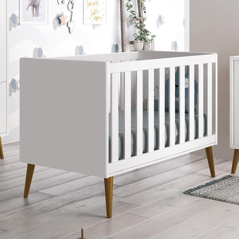 Berço Mini Cama Theo Retrô Branco Fosco com Pés Amadeirado e Colchão D18 - Reller Móveis