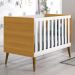 Berço Mini Cama Theo Retrô Branco/Savana com Pés Amadeirado e Colchão D18 - Reller Móveis