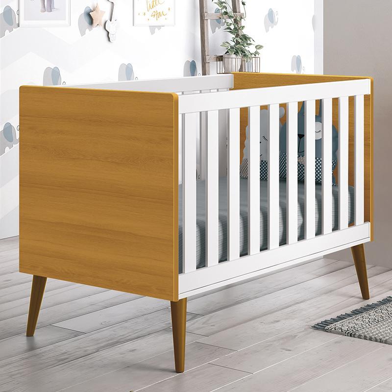 Berço Mini Cama Theo Retrô Branco/Savana com Pés Amadeirado e Colchão D18 - Reller Móveis