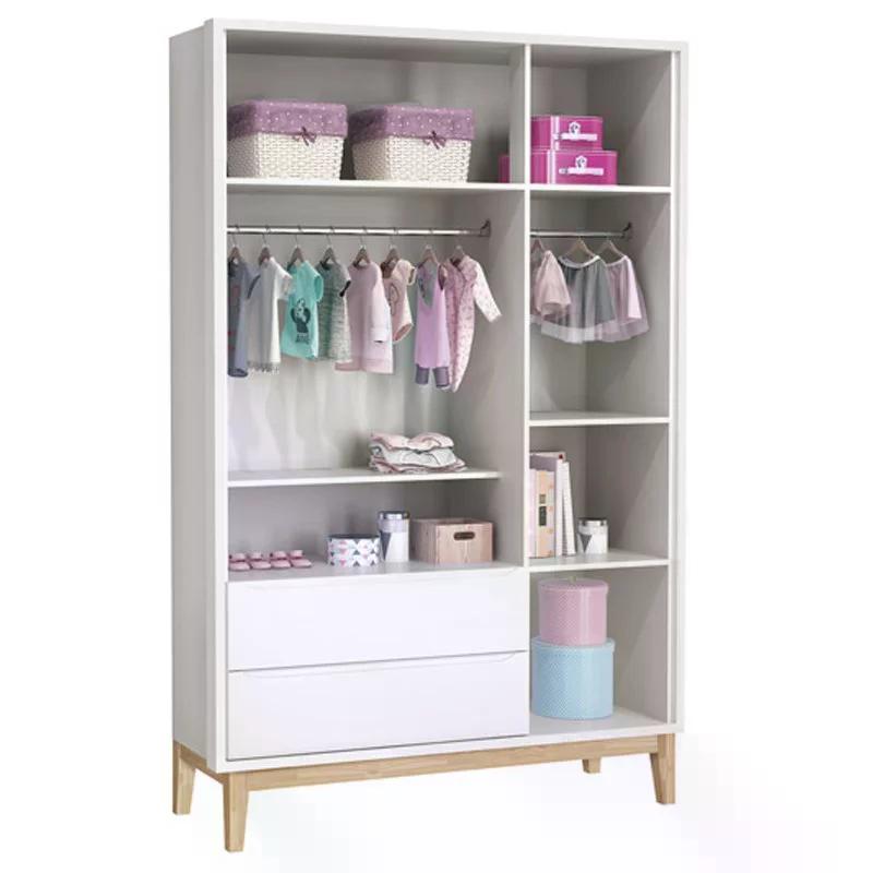 Dormitório Classic 3 Portas, Cômoda 3 Gavetas Branco com Pés Madeira Natural e Colchão D18 - Reller Móveis