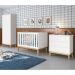 Dormitório Infantil Classic 2 Portas, Cômoda 3 Gavetas, Berço Branco Fosco com Pés Madeira Natural e Colchão - Reller Móveis