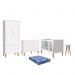 Dormitório Theo 2 Portas, Cômoda 6 Gavetas, Berço, Mesa de Canto Branco Fosco com Pés Amadeirado e Colchão - Reller Móveis