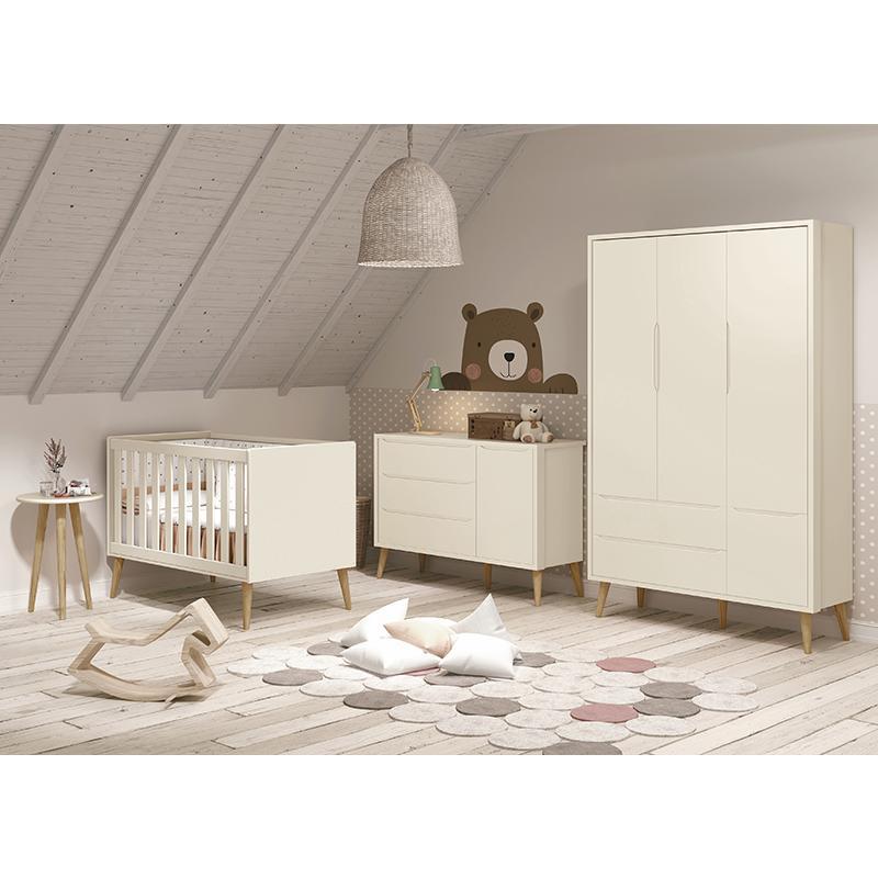 Dormitório Theo 3 Portas, Mesa de Canto Areia Fosco com Pés Madeira Natural e Colchão D18 - Reller Móveis