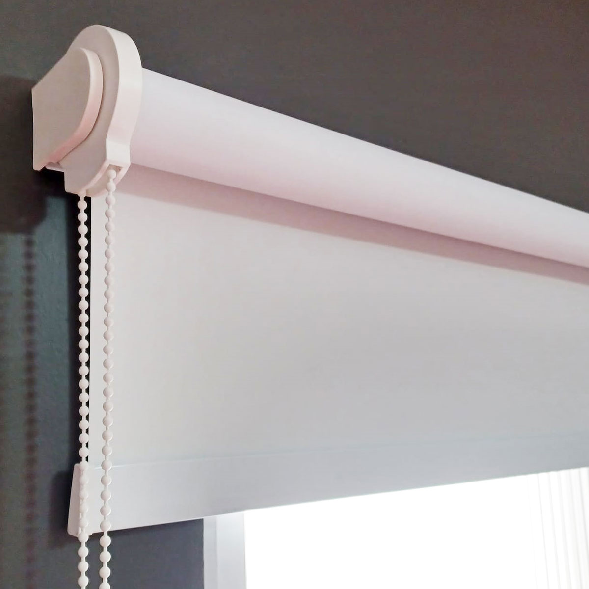 Cortina Persiana Rolô Blackout Branca 2,50 larg x 1,80 alt - Rollflex - Poliéster e PVC - Cortina Blackout Branco