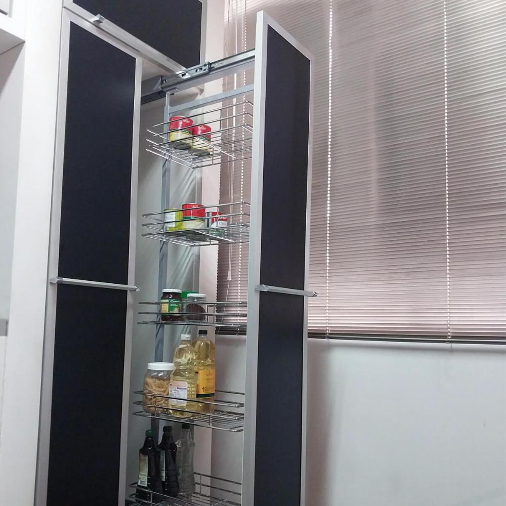 Coluna Deslizante com Corrediça 5 Cestos Aramados para Armário 47x25x146cm Schmitt