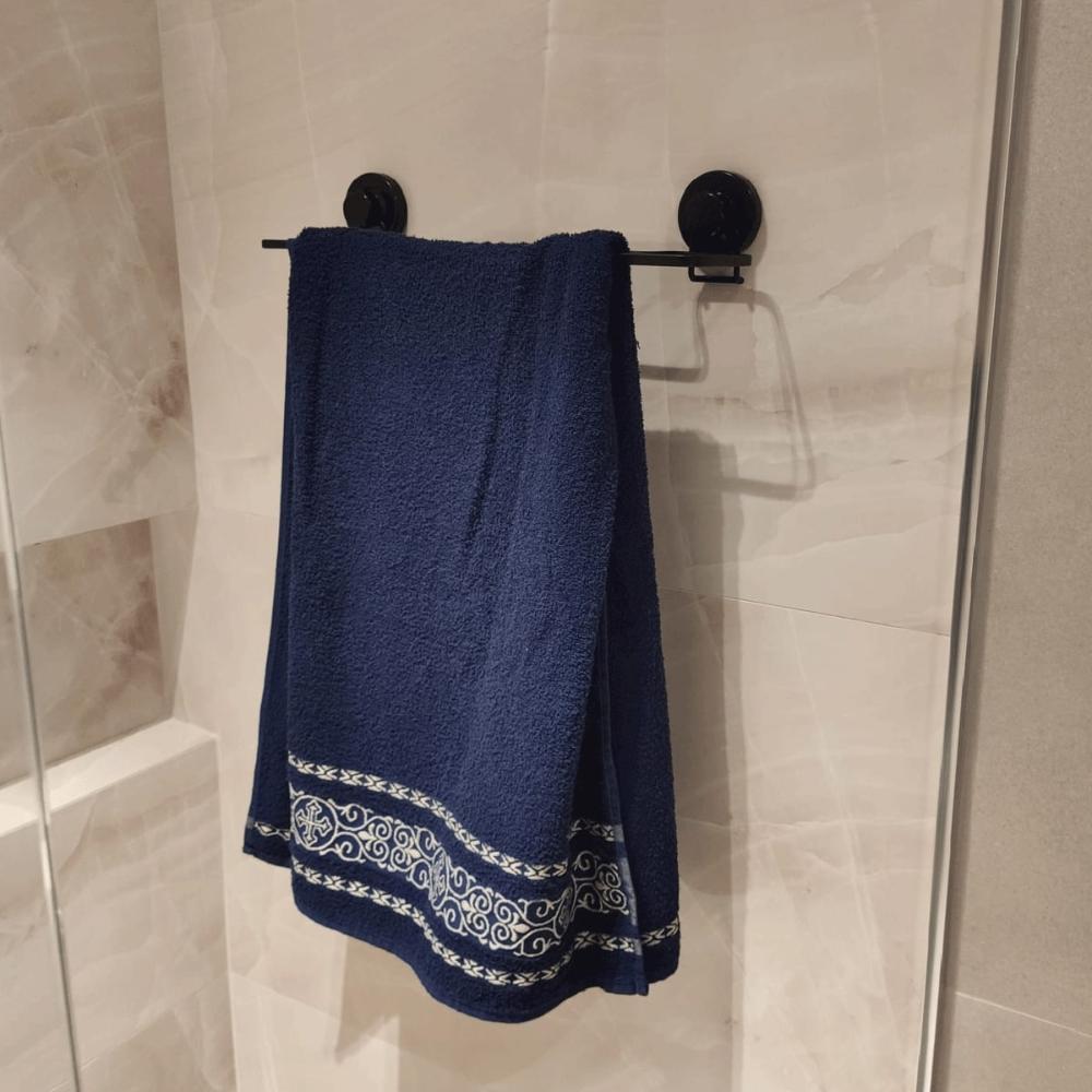 Porta Toalha Preto com Ventosa Faciliti Toalheiro para Banheiro Rosto ou Banho Schmitt