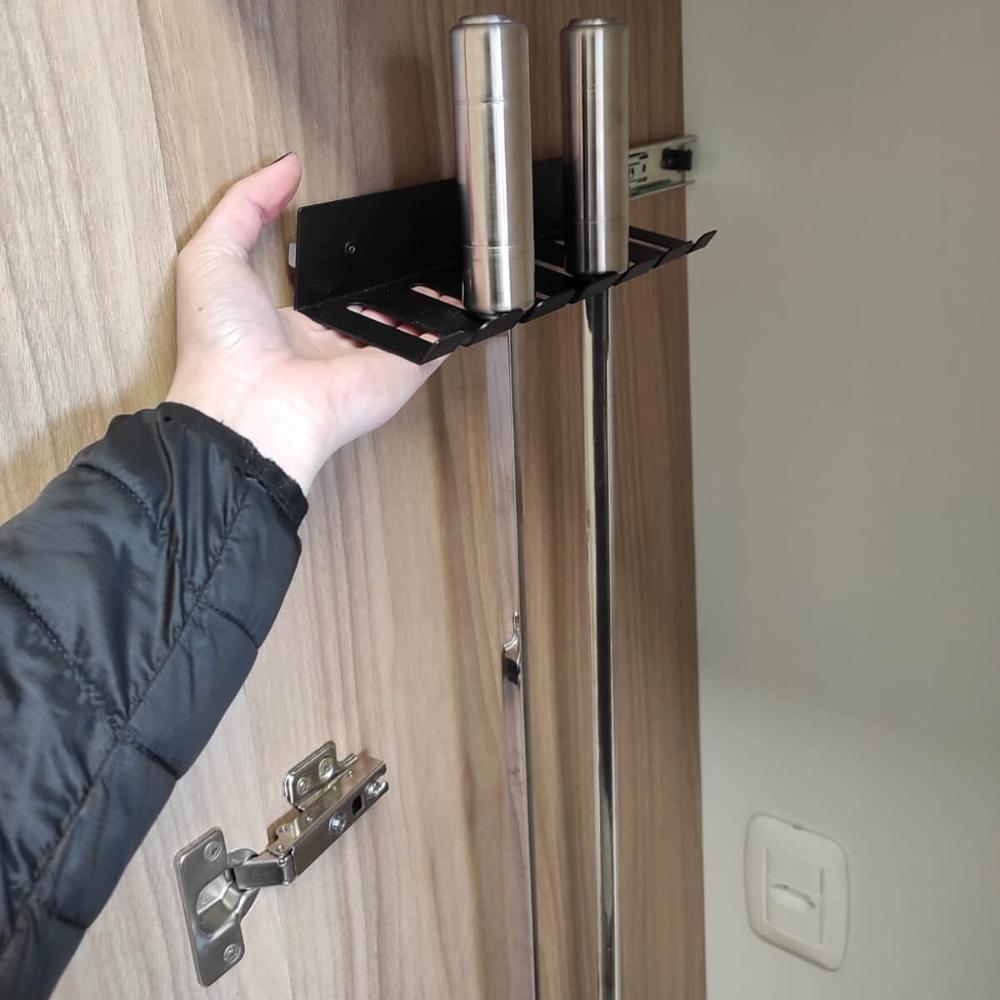Suporte Porta 6 Espetos Deslizante de Churrasco Preto com Corrediça para Móvel Schmitt