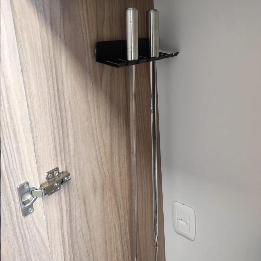 Suporte Porta 6 Espetos Deslizante de Churrasco Preto com Corrediça para Móvel Schmitt