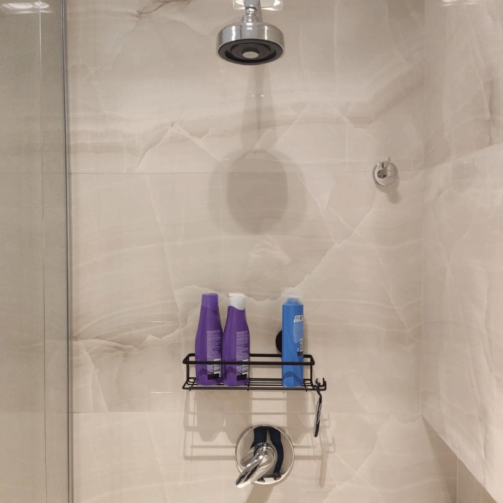 Suporte Porta Shampoo Prateleira com Ventosa Preta com Gancho Multiuso Faciliti