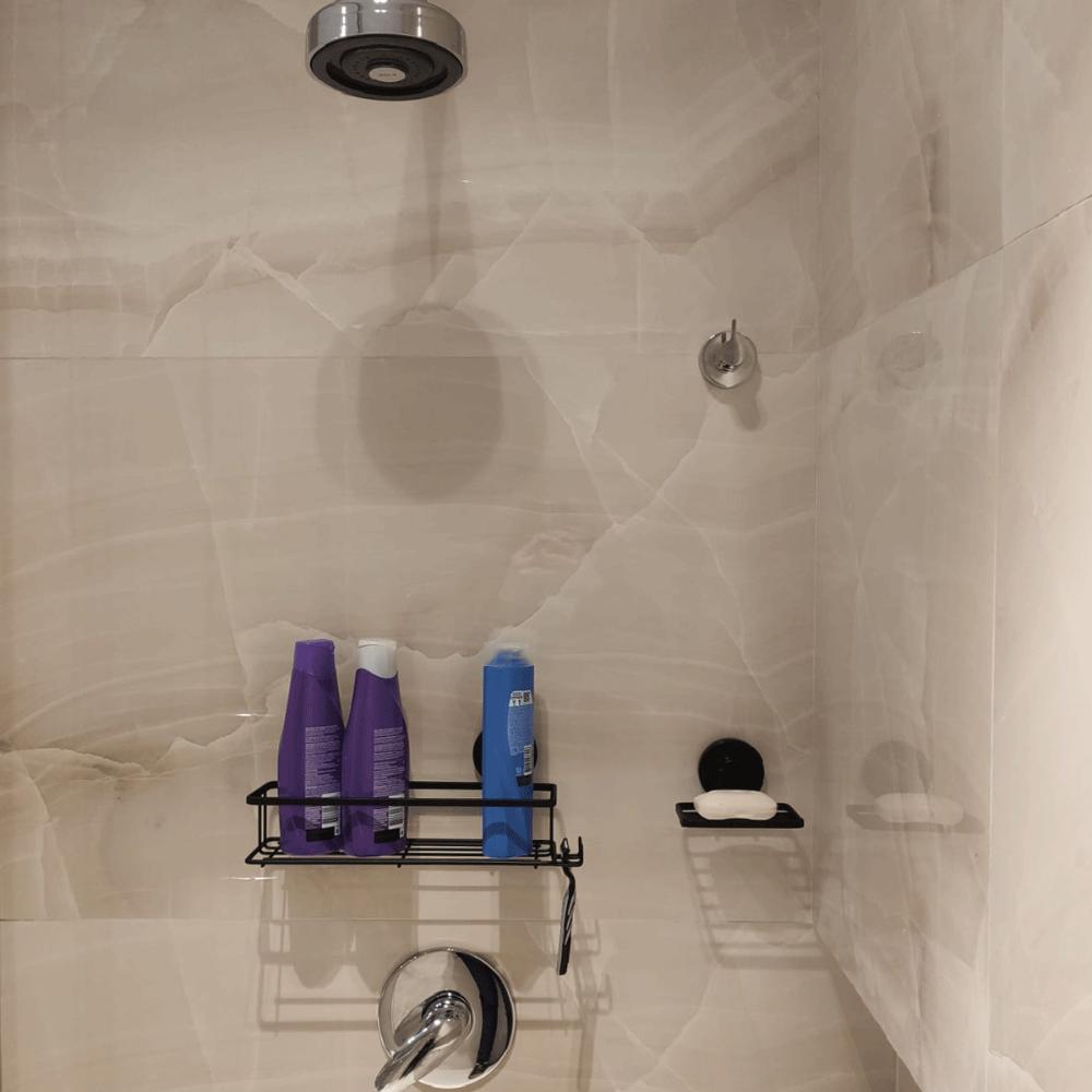 Suporte Porta Shampoo Prateleira com Ventosa Preta com Gancho Multiuso Faciliti