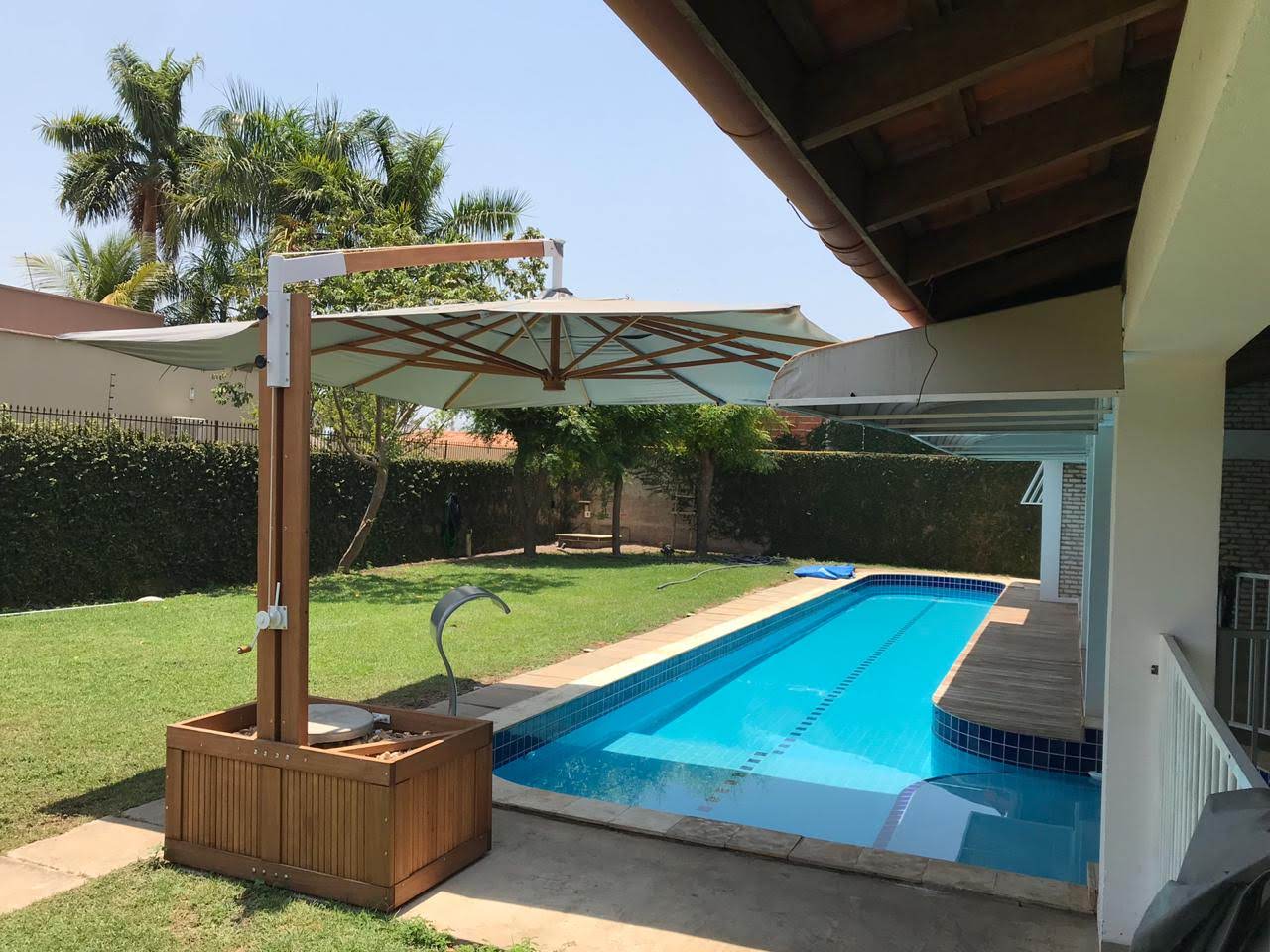 Ombrelone de Madeira c/ Floreira 4x4m Lateral Quadrado - GIGANTE