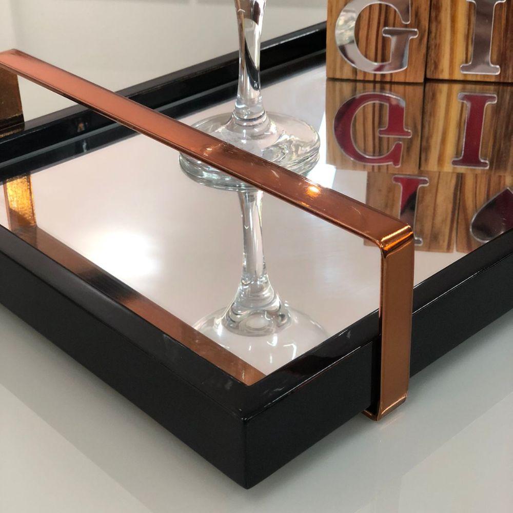 Bandeja Espelhada MDF Laqueado Preto com Alça em Metal Cobre