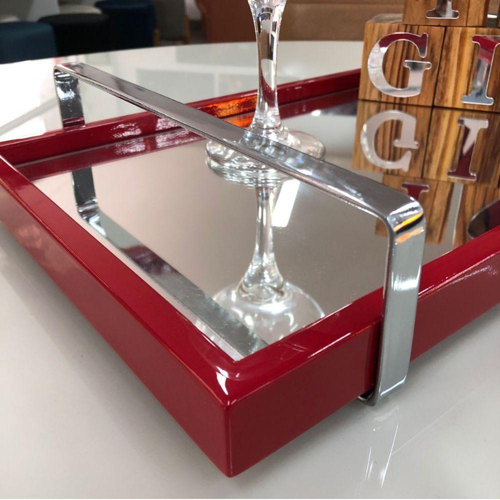 Bandeja Espelhada MDF Laqueado Vermelho com Alça em Metal Cromado