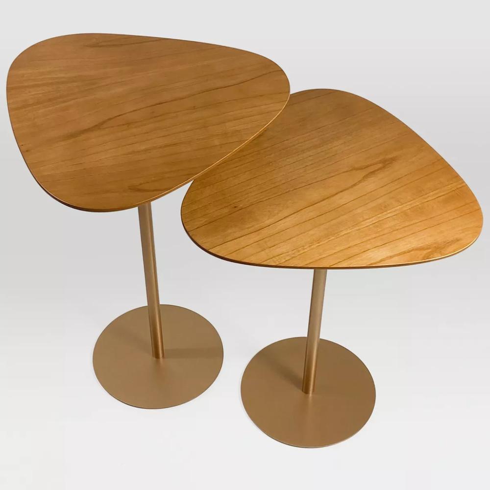 Conjunto 3 Mesas Lateral Orgânica UP Tampo Cinamono e Metal Dourado