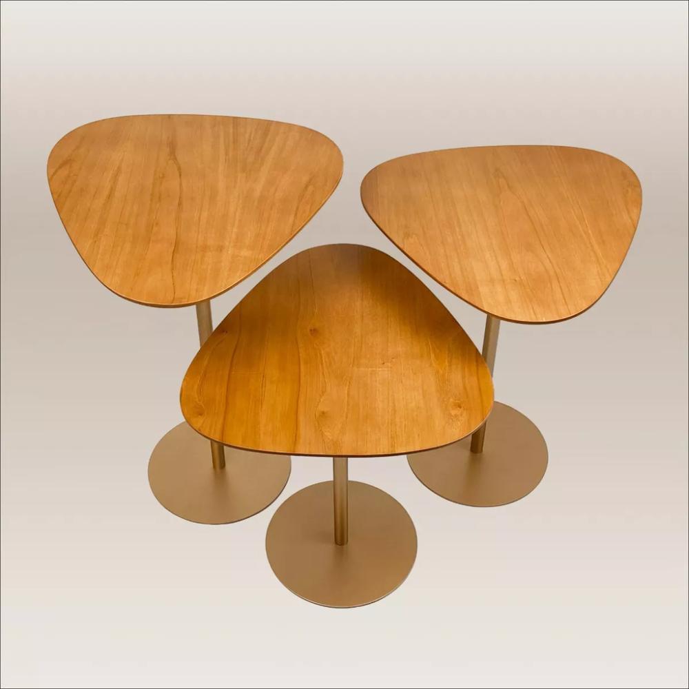 Conjunto 3 Mesas Lateral Orgânica UP Tampo Cinamono e Metal Dourado