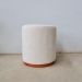 Puff Barcelona Decorativo com Bouclé Off White Base Madeira