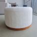 Puff Redondo Ipanema Boucle Off White com Base em Madeira