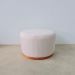 Puff Redondo Ipanema Linho Bege com Base em Madeira