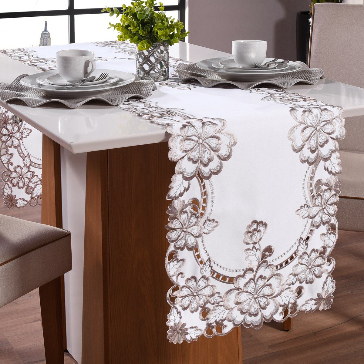 Trilho de Mesa Bordado Inglês 40x140cm Miami