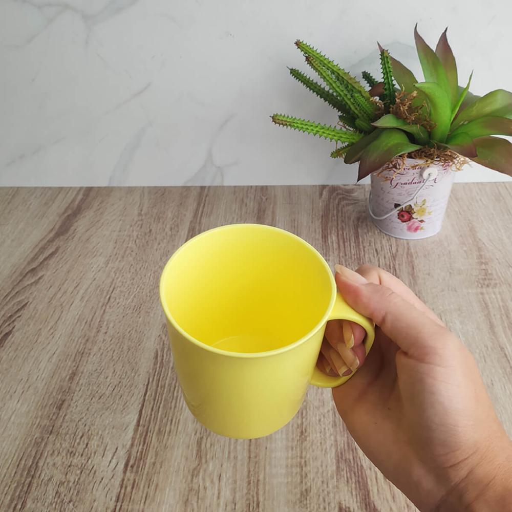 Conjunto 12 Canecas Escolares de Plástico 400ml UZ Amarelo Claro
