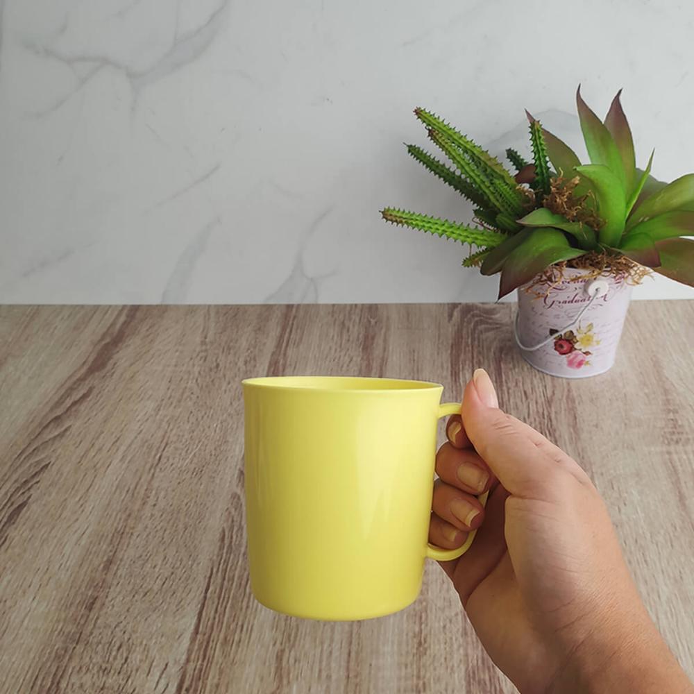 Conjunto 12 Canecas Escolares de Plástico 400ml UZ Amarelo Claro