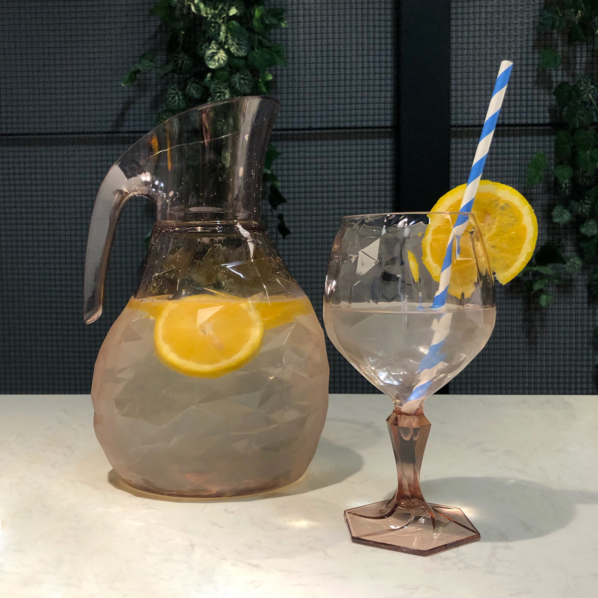 Jarro De Plástico Com Alça 2,3L Jarra Tango Para Água E Suco Rosa Translúcido UZ