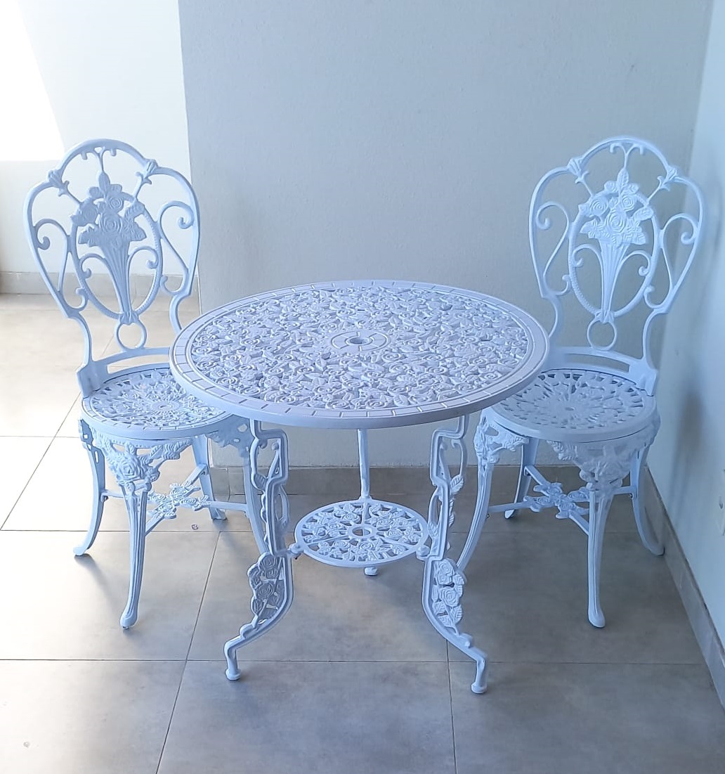 Conjunto de Mesa Para Jardim Chinês Com Mesa de 3 Pés e 2 Cadeiras em Alumínio Fundido Unifer Móveis