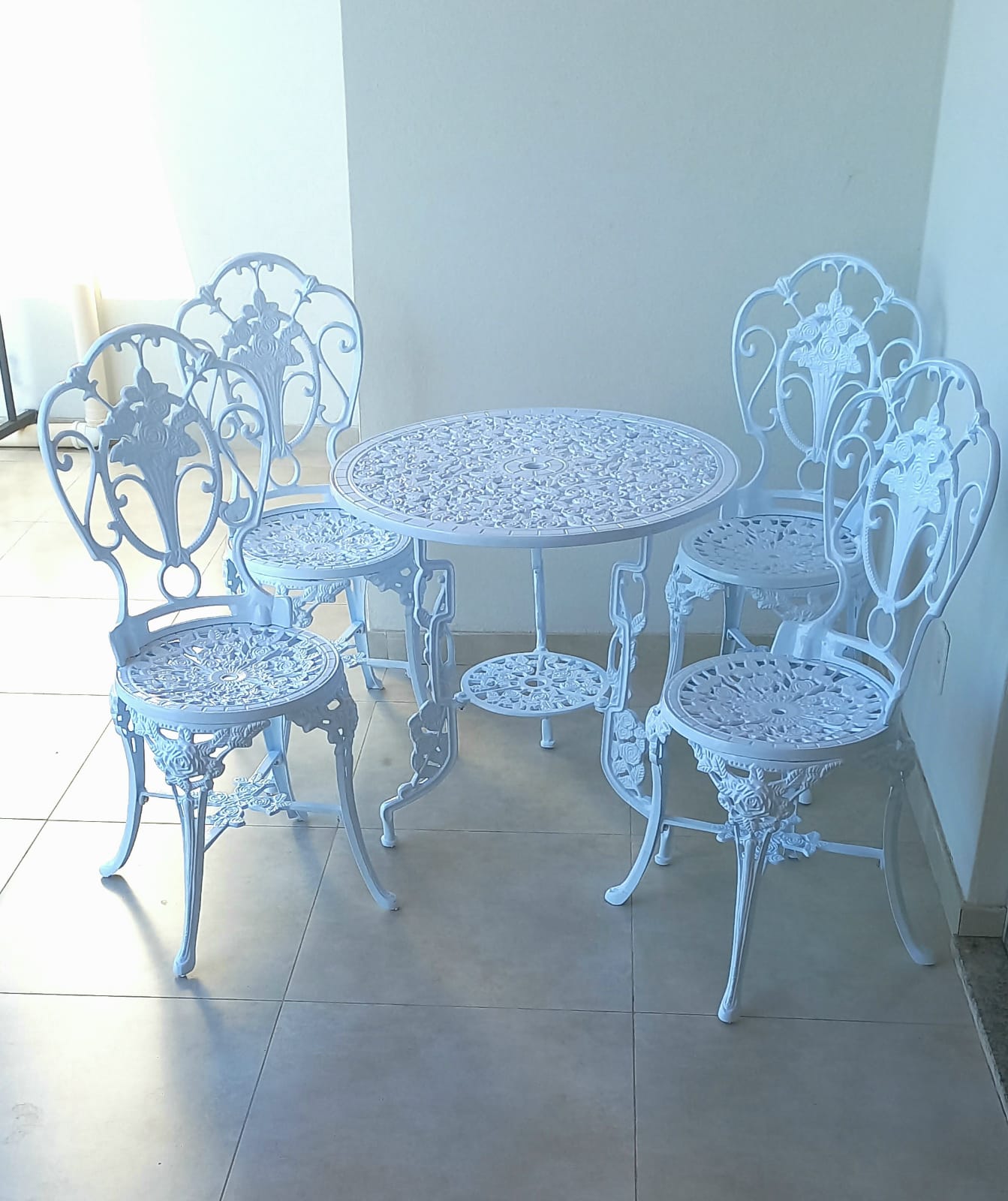 Conjunto de Mesa Para Jardim Chinês Com Mesa de 3 Pés e 4 Cadeiras em Alumínio Fundido Unifer Móveis