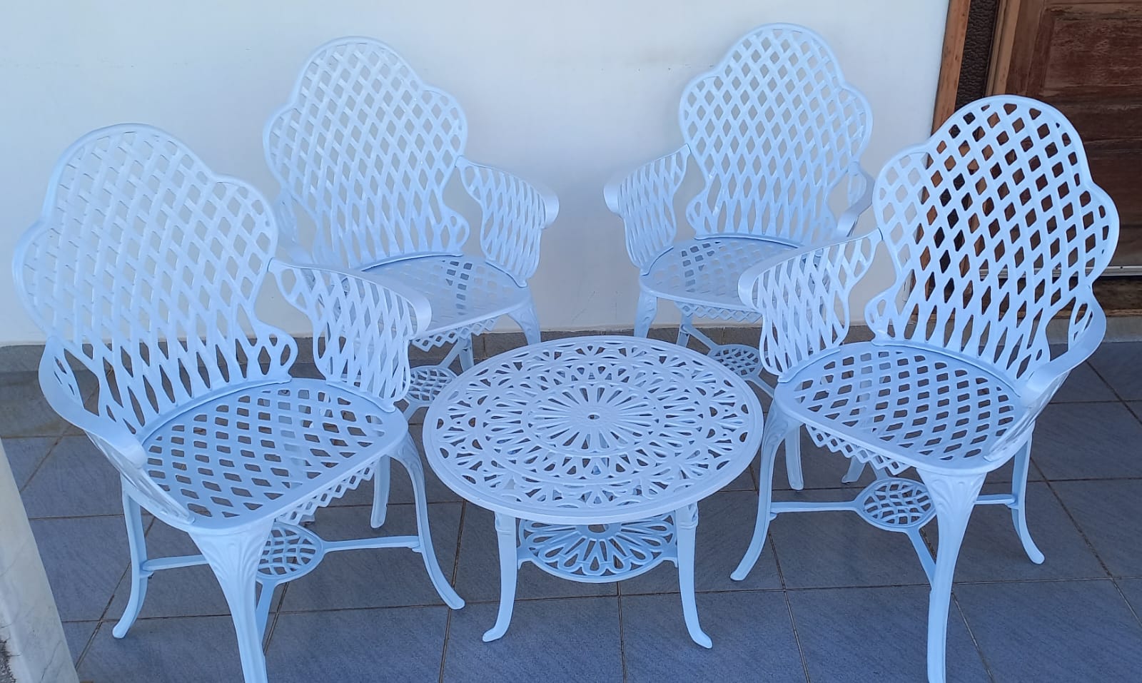 Conjunto de Mesa Para Jardim Copacabana Com Mesa Baixa em Alumínio Fundido Unifer Móveis
