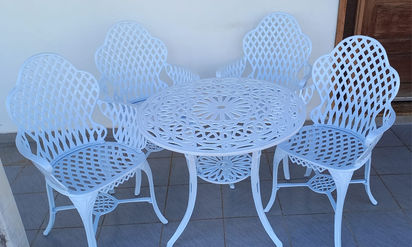 Conjunto de Mesa Para Jardim Copacabana em Alumínio Fundido Unifer Móveis 