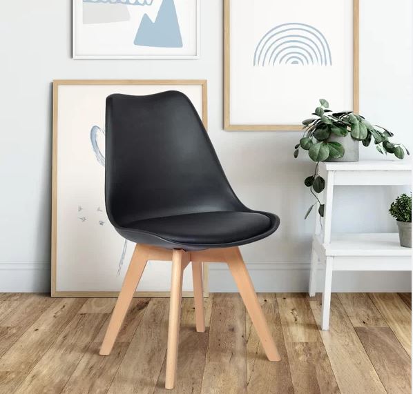 Cadeira Leda Preta - Charles Eames Wood com Almofada