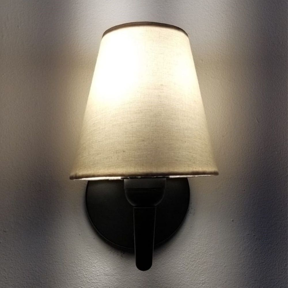 Arandela Cone Md-2004 Preto Cúpula em Tecido Algodão Cru