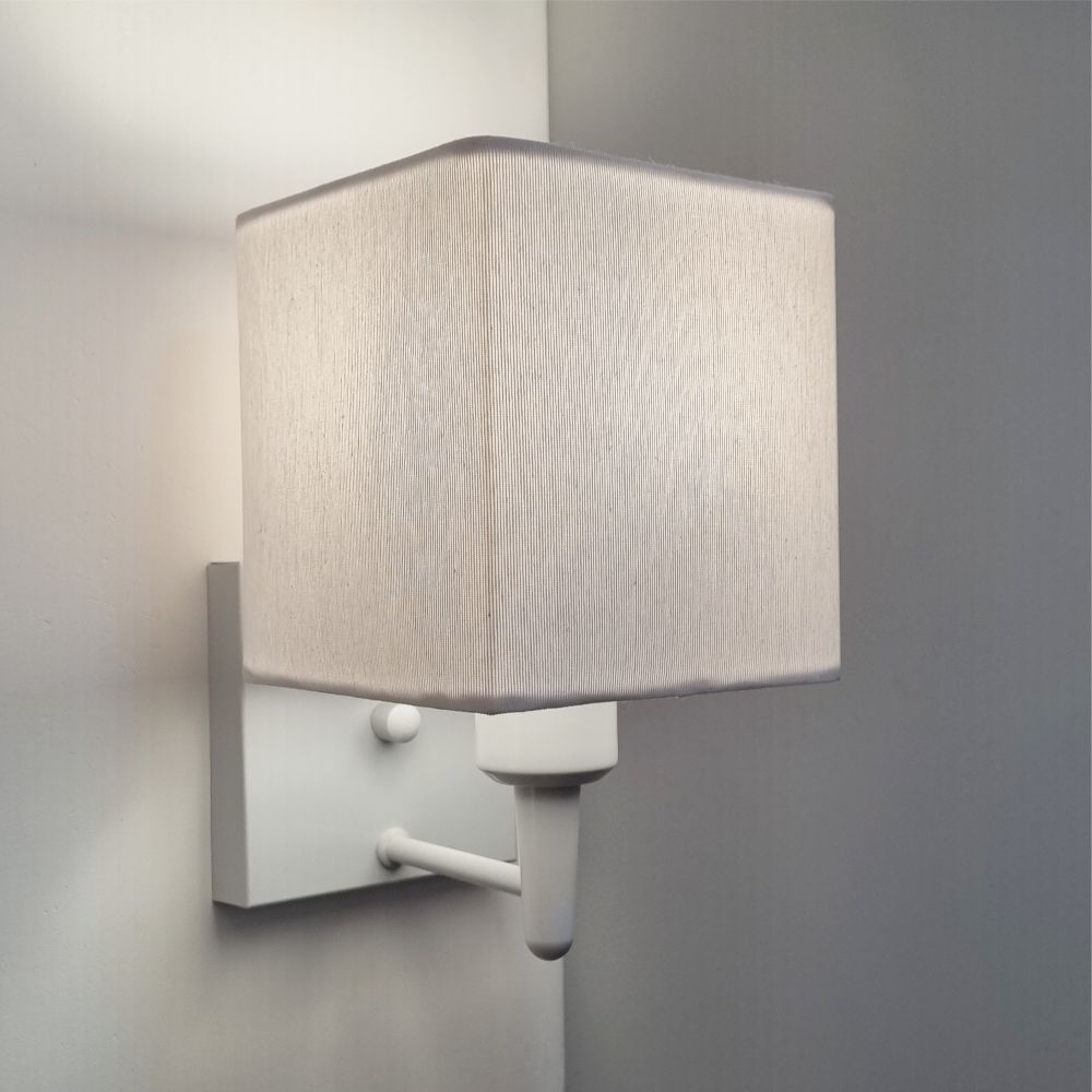 Arandela Quadrada Md-2006 Branco Cúpula em Tecido Branco - Bivolt