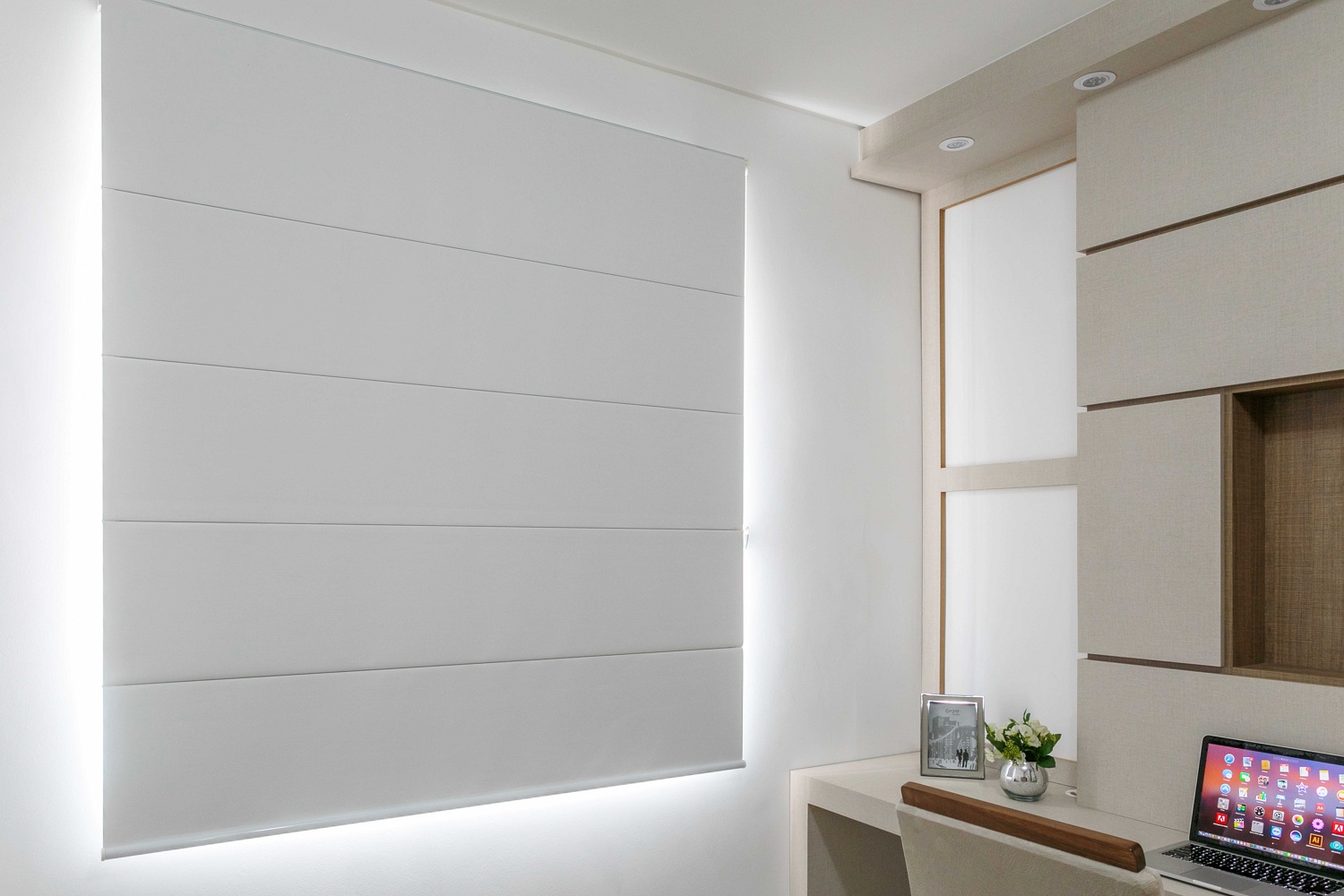 Persiana Romana (2,20Lar. x 1,50Alt.)Tecido Blackout Branco