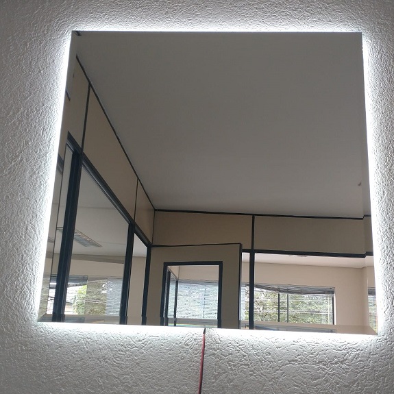 Espelho Lapidado Bisotê Iluminado com Led Frio - 100X100 cm