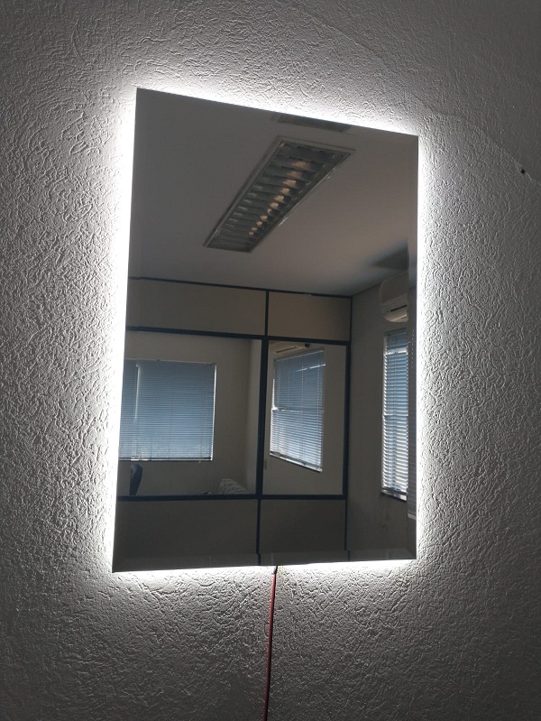 Espelho Lapidado Bisotê Iluminado com Led Frio - 60X80 cm