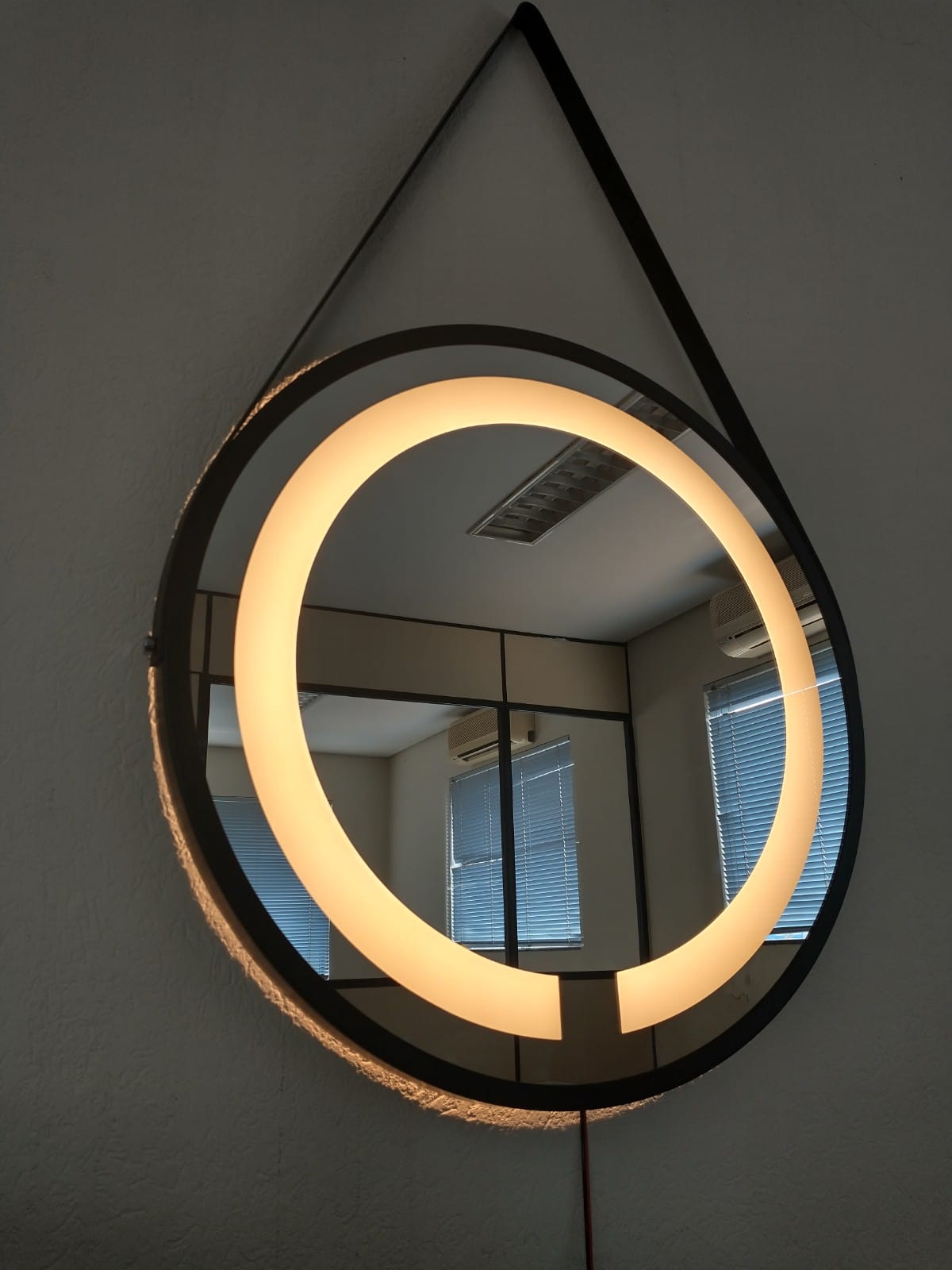 Espelho Led Quente Adnet 60 cm Preto Alça Marrom