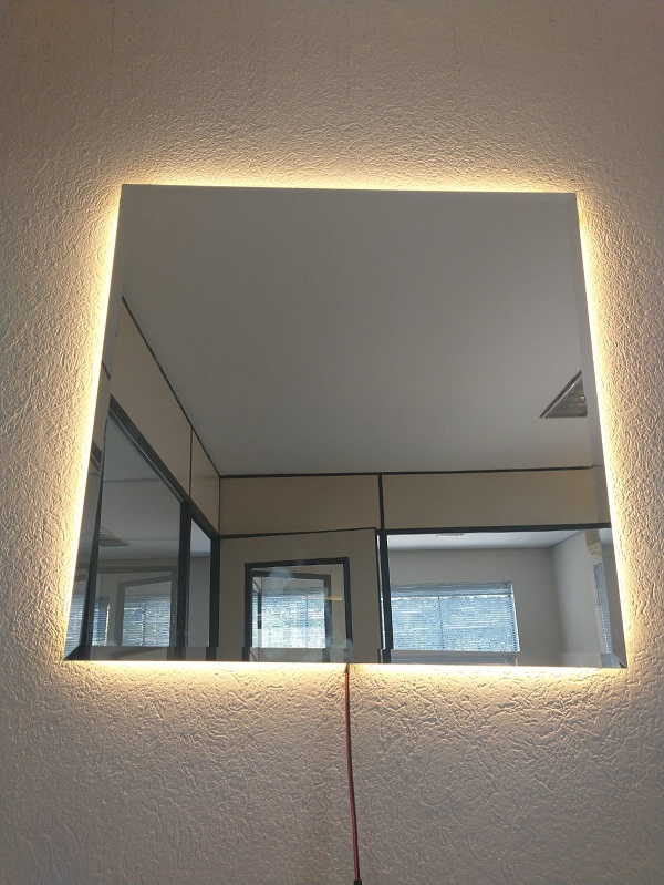 Espelho lapidado bisotê Iluminado com LED Quente - 60x60cm