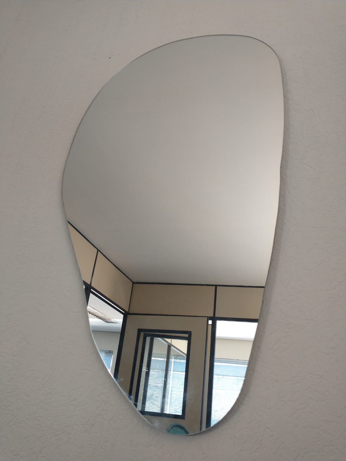 Espelho orgânico decorativo iluminado com led quente 43x76cm