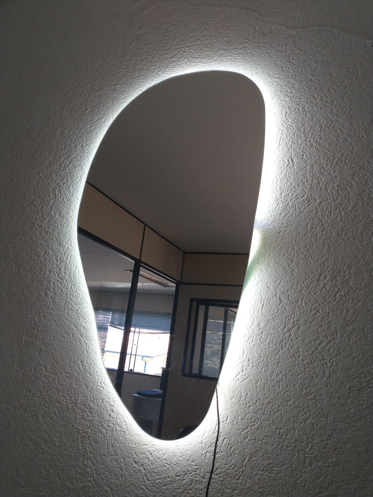 Espelho orgânico iluminado com led frio 43x76cm TOUCH