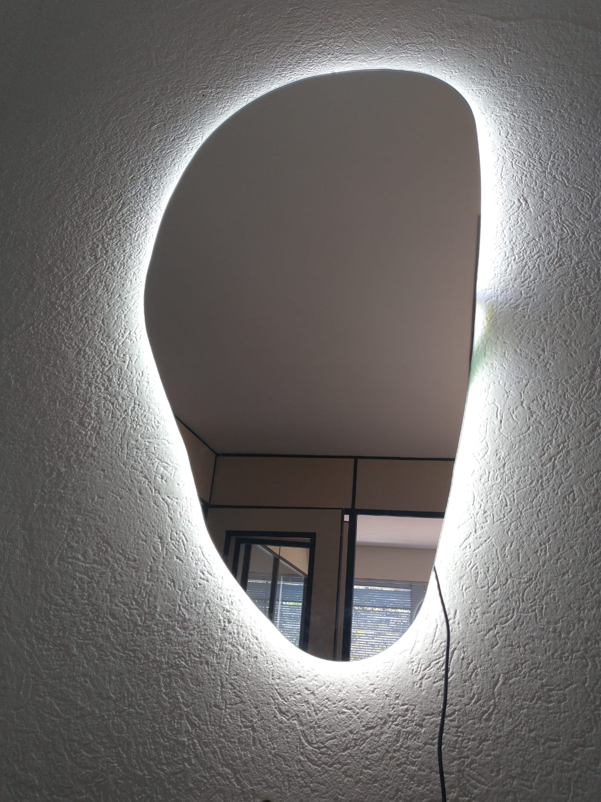 Espelho orgânico iluminado com led frio 43x76cm TOUCH