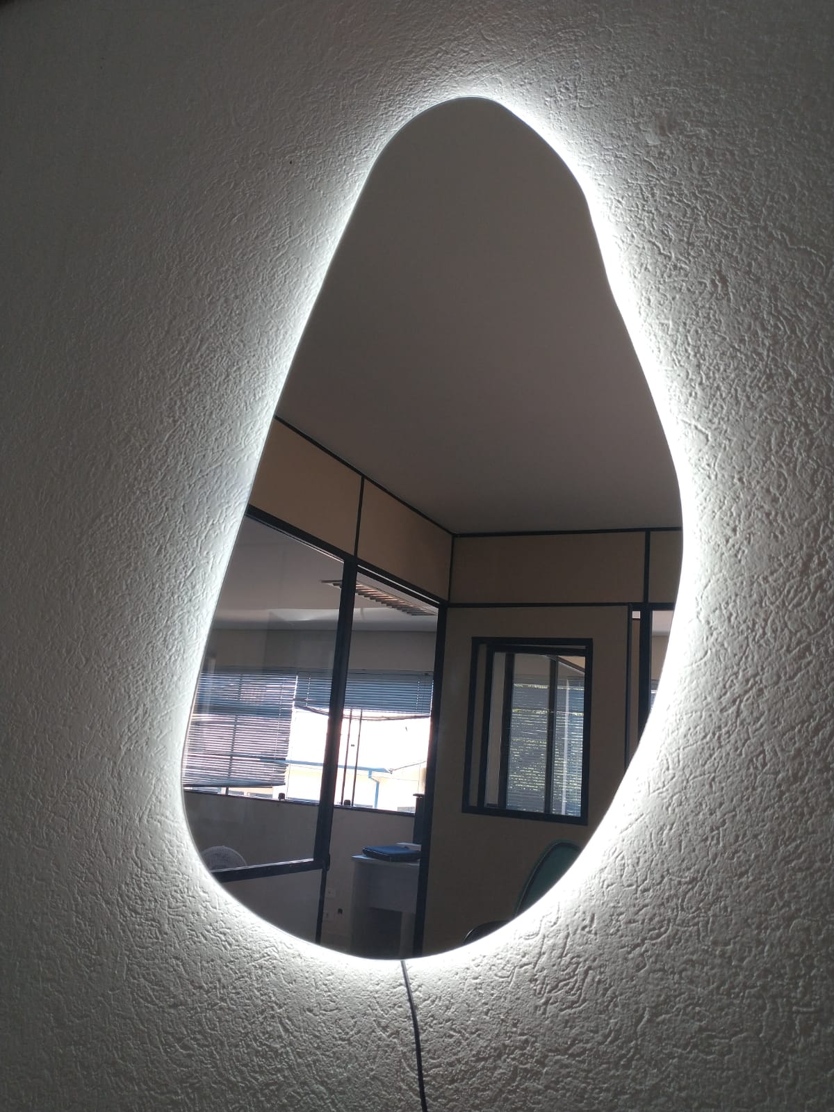 Espelho orgânico iluminado com led frio 43x76cm TOUCH