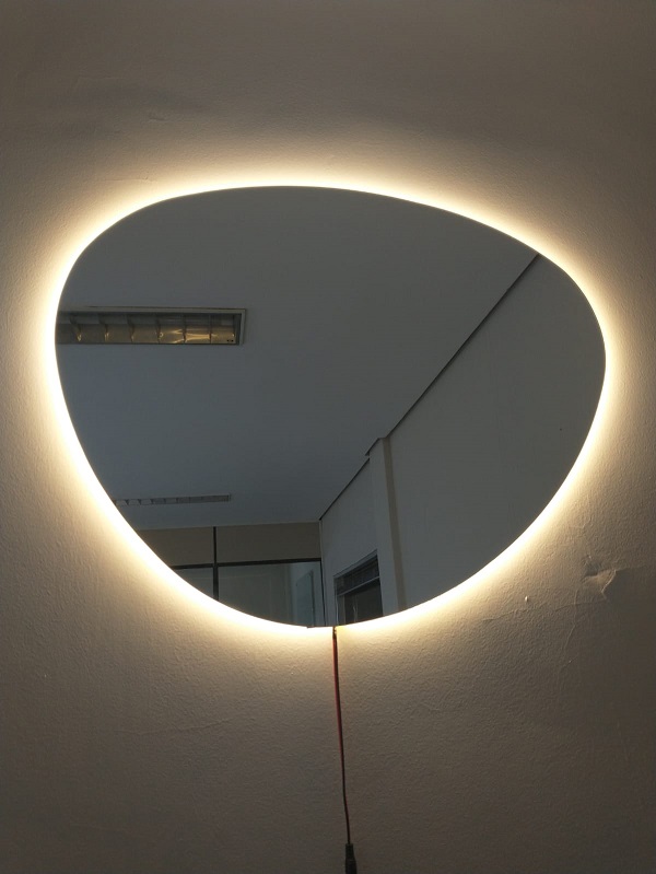 Espelho orgânico iluminado com led quente 64x54cm TOUCH