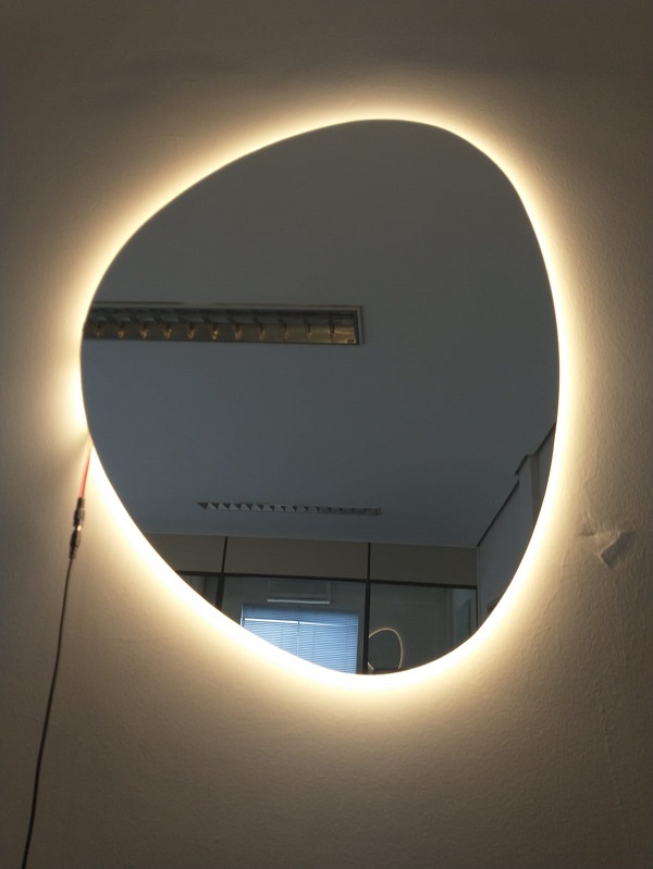 Espelho orgânico iluminado com led quente 64x54cm TOUCH