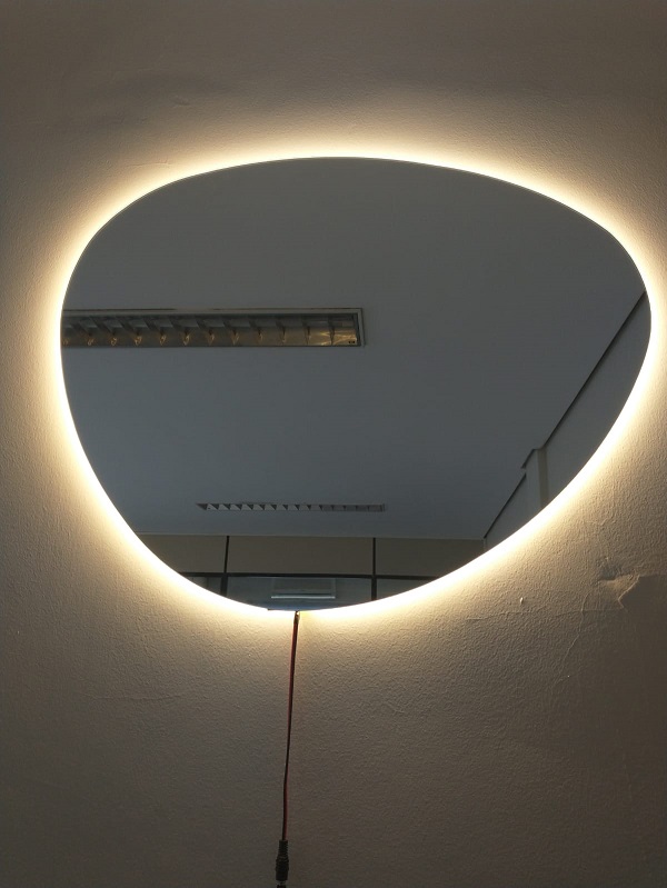 Espelho orgânico iluminado com led quente 64x54cm TOUCH