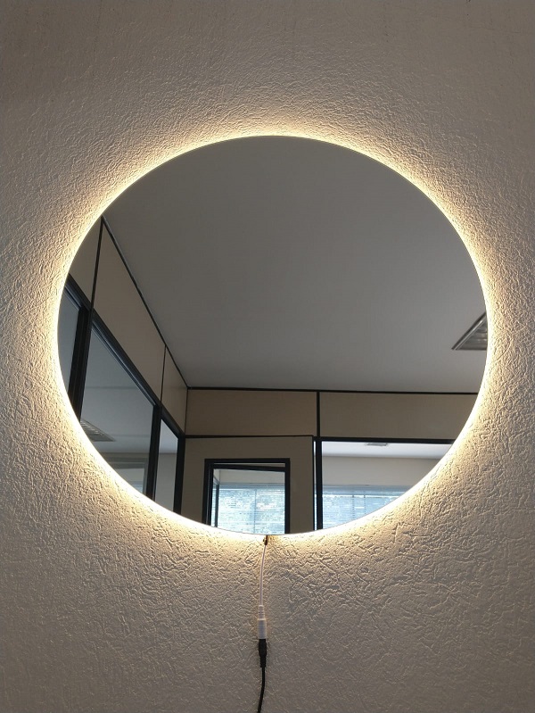 Espelho redondo iluminado com led quente 60cm