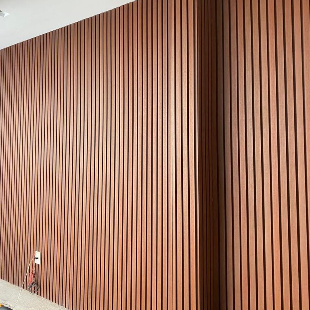 Painel Ripado WPC Externo Cor Cumaru/Bordo 2,90m x 20cm (0,58m²)