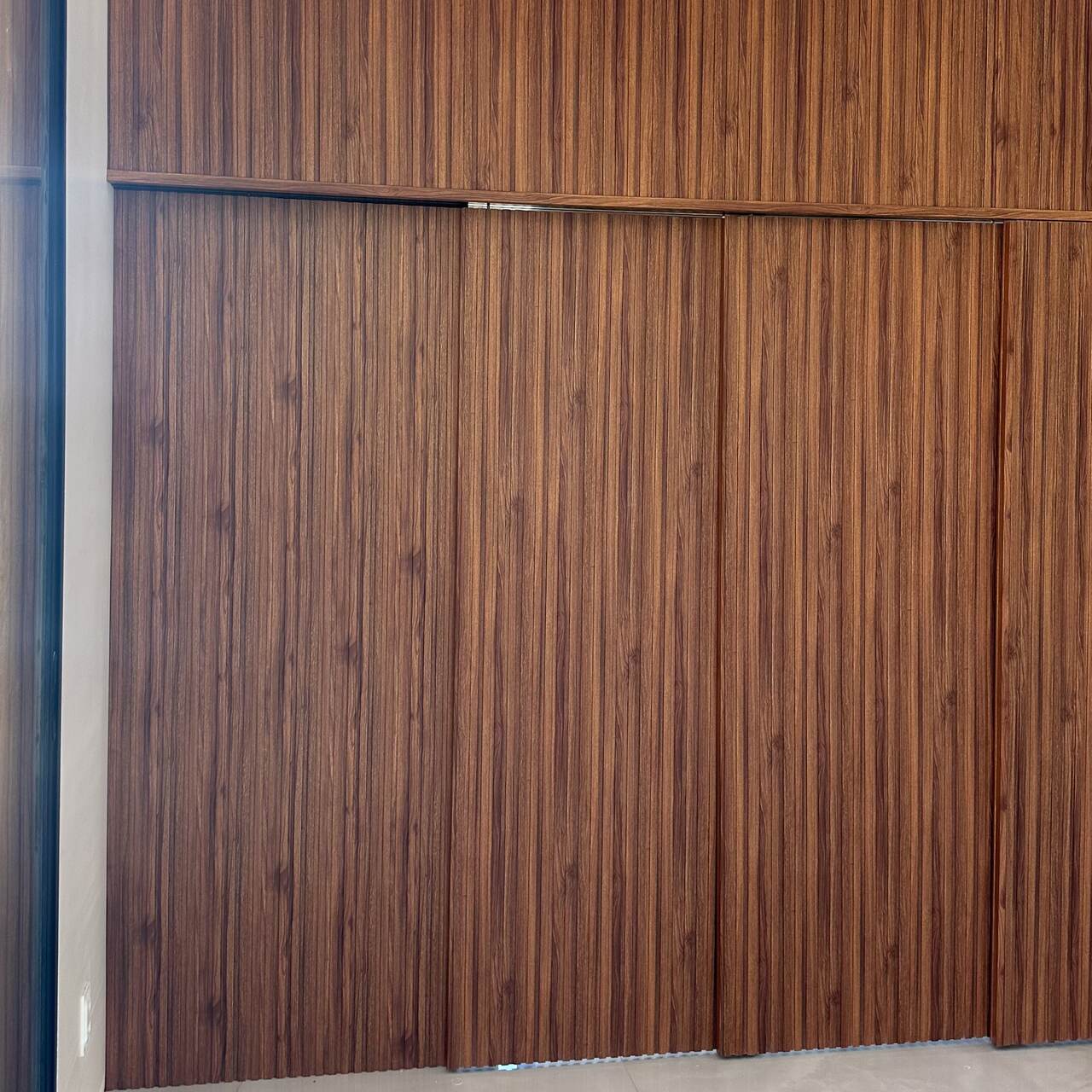 Painel Ripado Wpc Interno Low Cor: Nogueira 2,90m x 15cm (0,43m²)