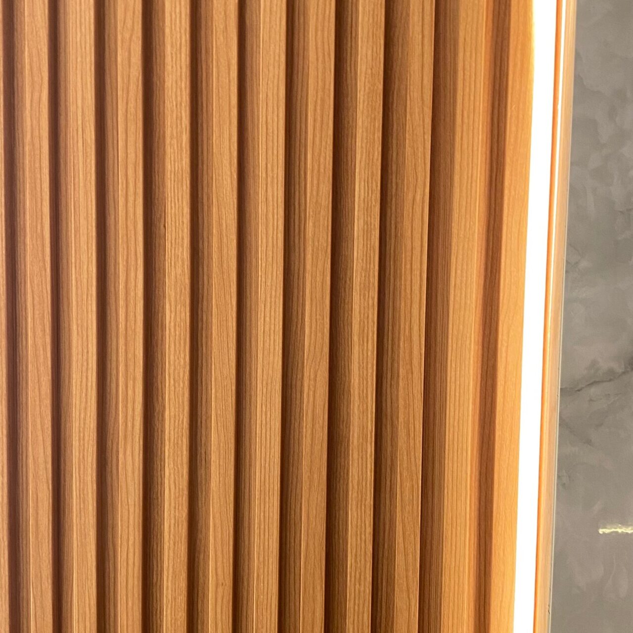 Painel Ripado Wpc Interno Wave Cor: Freijó 2,90m x 14cm (0,406m²)